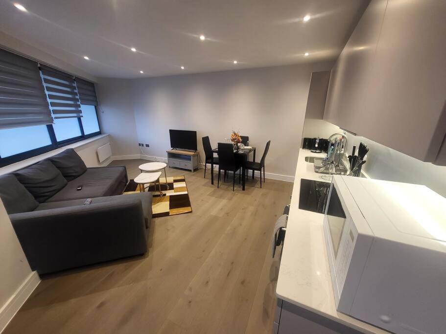 Entire Reigate Apartment Hosted By Pius Eksteriør billede