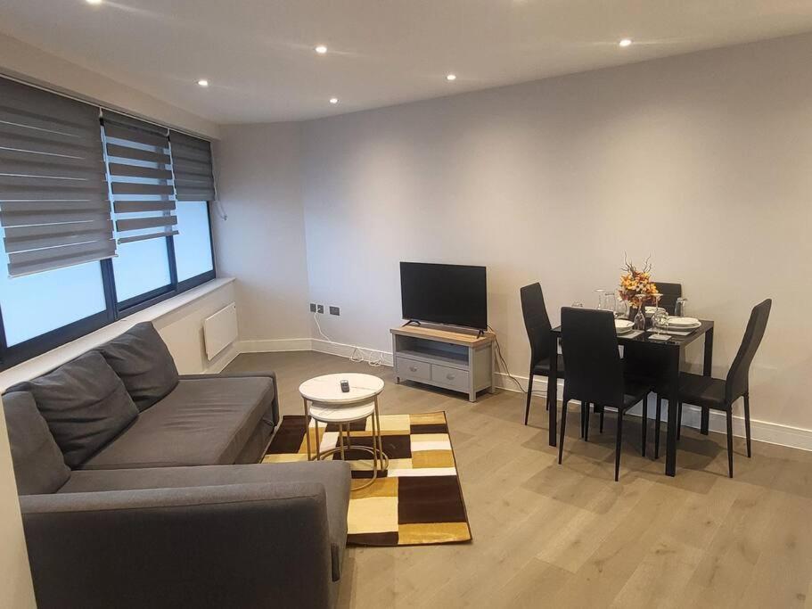 Entire Reigate Apartment Hosted By Pius Eksteriør billede